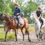 Jeunes à cheval